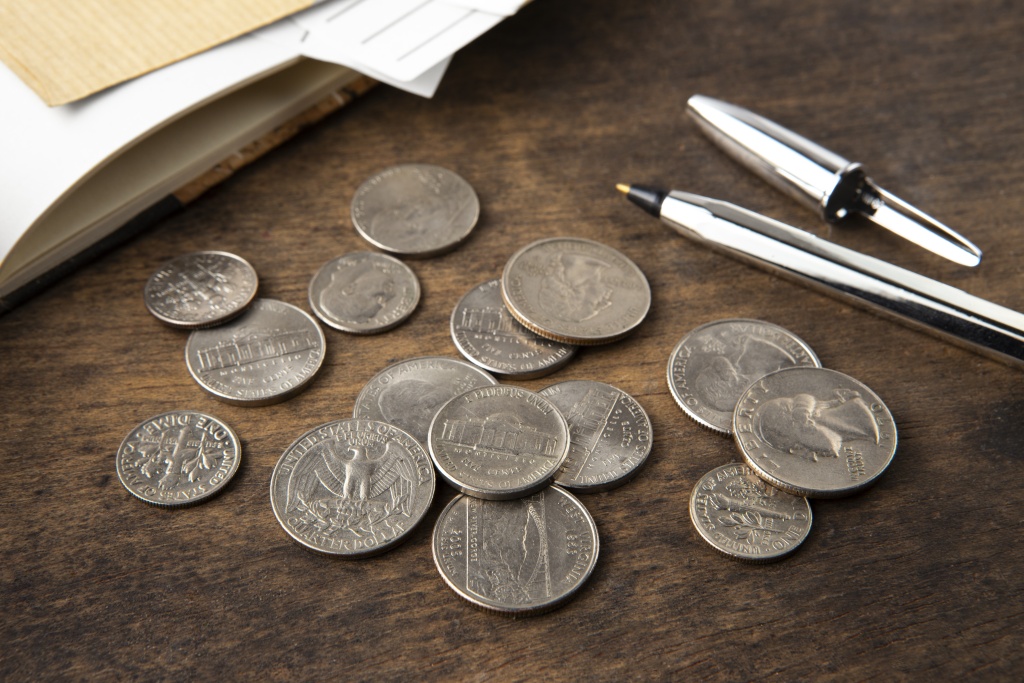 close-up-coins-table.jpg монеты